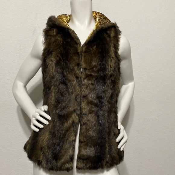Peter Nygard Faux Fur Vest - Picture 2 of 8